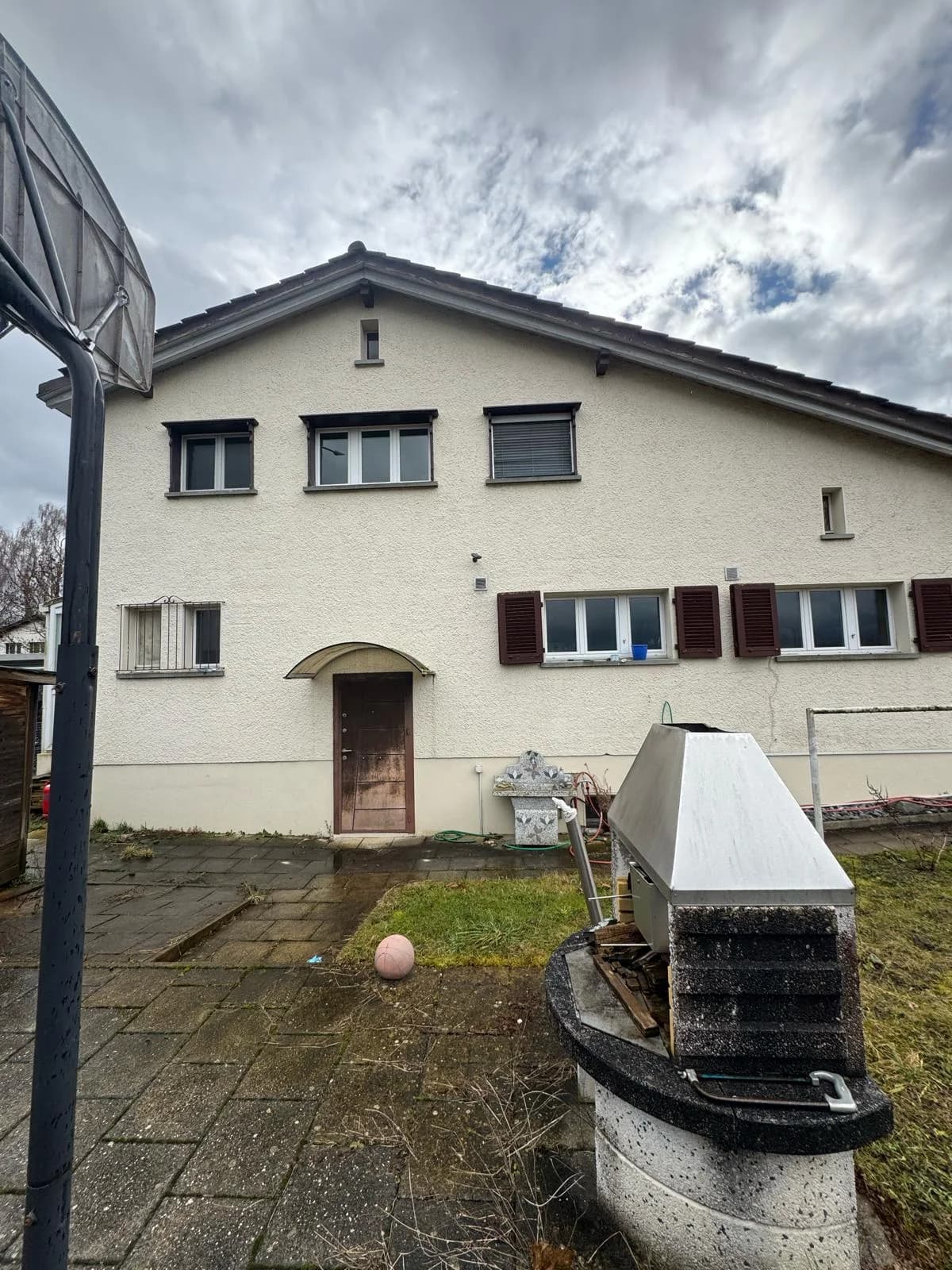 Planung und Umsetzung eines Mehrfamilienhauses in Dübendorf, Zürich – 89m2 Group